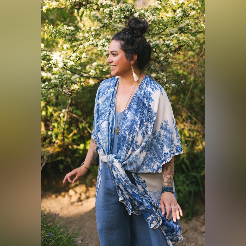⭐️Last One⭐️ LET THE LIGHT IN GODDESS DUSTER KIMONO Mid Length Chinoiserie - Picture 13 of 14
